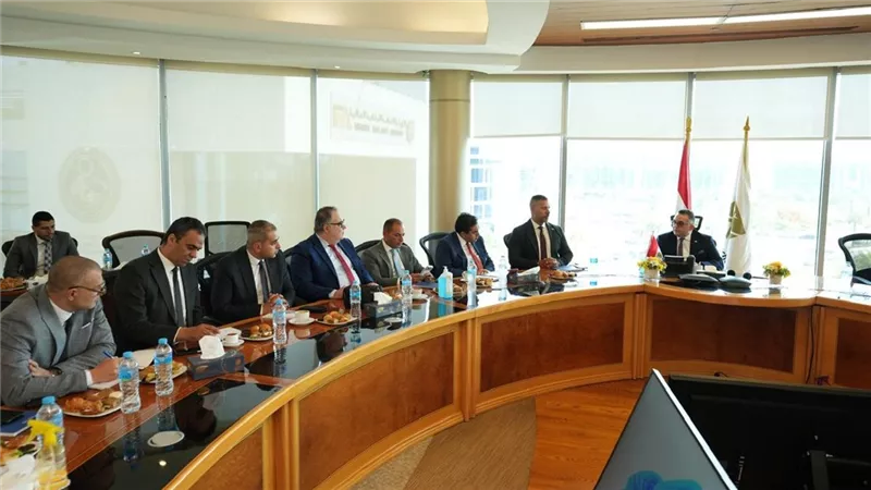 ‎رئيس البورصة يبحث مع إدارة EIMA تطوير الأدوات المالية وتعزيز السيولة