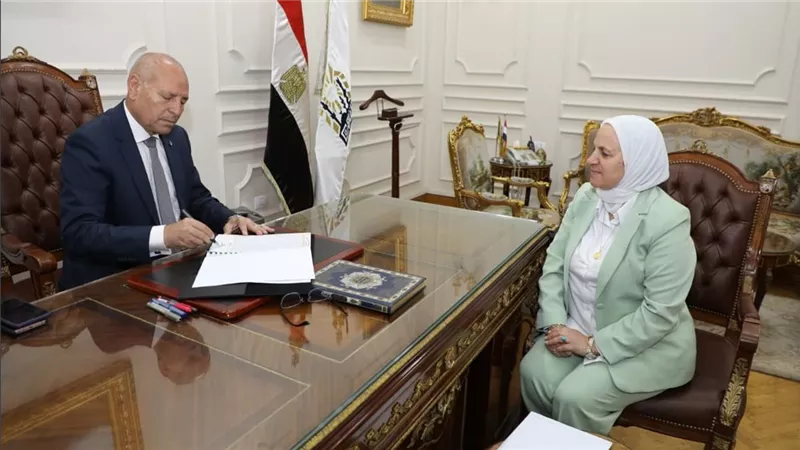 محافظ القاهرة يعتمد نتيجة الفصل الدراسى الثاني للشهادة الاعدادية بنسبة نجاح 73 %