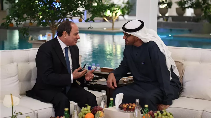 رئيس الإمارات يلتقي الرئيس السيسي خلال قمة مجموعة السبع ويبحثان تعزيز التعاون