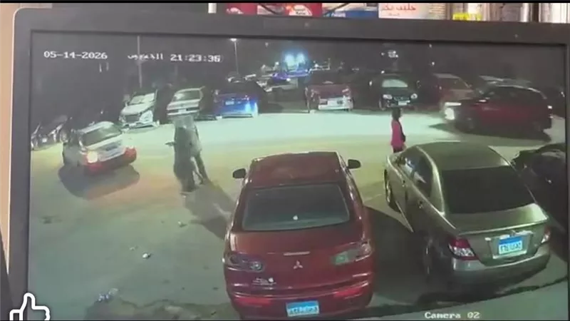 «مراتي ادهست تحت سيارتها».. مواطن يوثق لحظة وفاة زوجته والمتهمة حرة 
