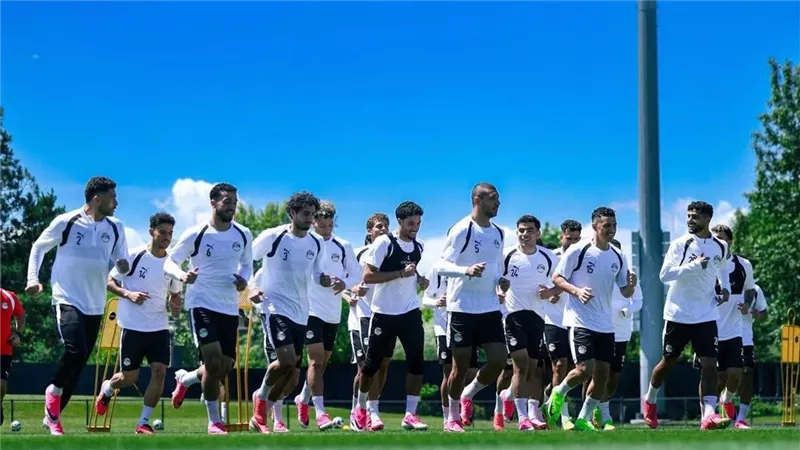 هبة الأباصيري ومها بهنسي يدعما منتخب مصر لكرة القدم: أولادنا رجالة