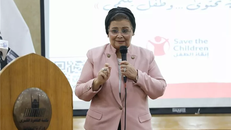 عبلة الألفي:  الرعاية البديلة والكفالة يحظى بدعم كبير من القيادة السياسية