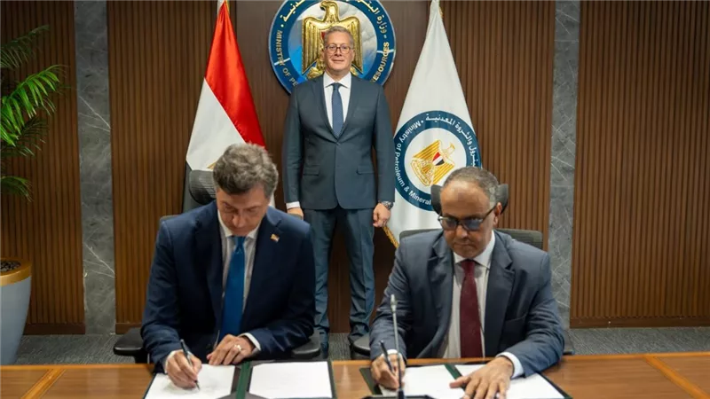 وزير البترول يشهد توقيع مذكرة مع «إيني» لتجديد منطقة تنمية بورفؤاد البحري
