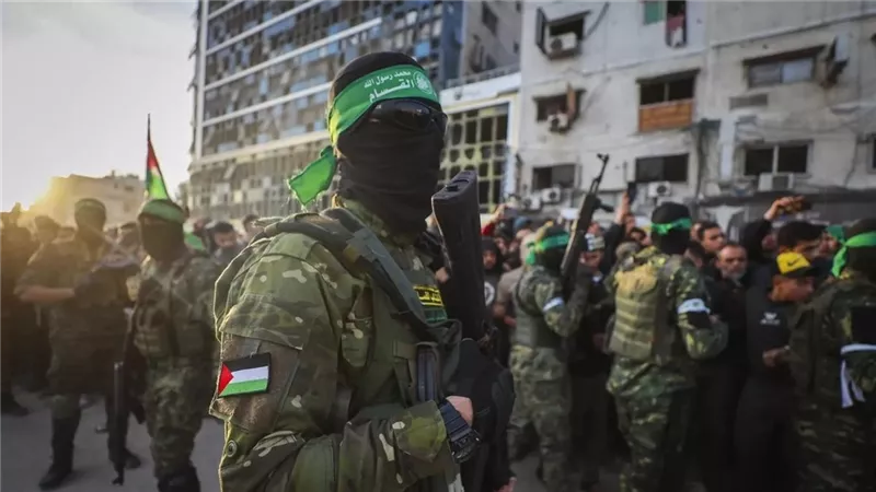 حماس تطالب الوسطاء بالضغط على إسرائيل لتمكين لجنة إدارة غزة في القطاع 