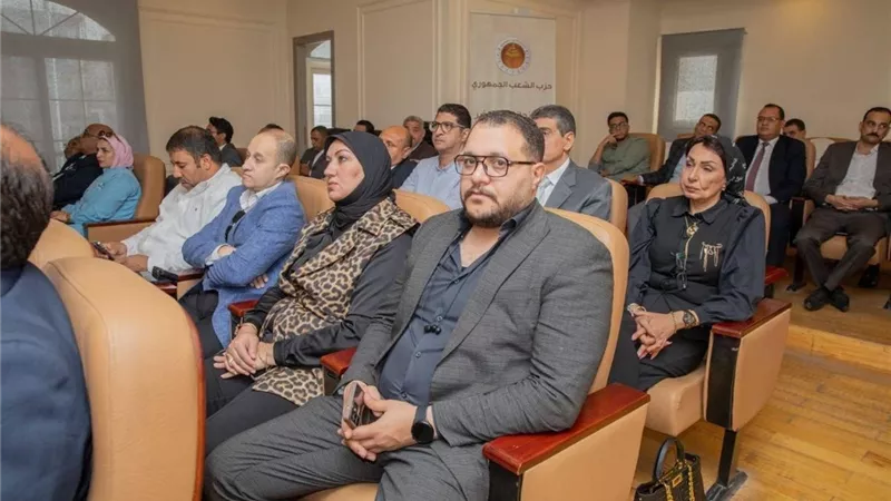 الشعب الجمهوري يعقد اجتماع مع أمانات المحافظات لتعزيز الجاهزية للمرحلة المقبلة