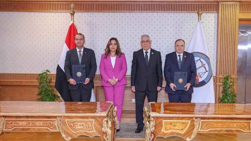 النائب العام يشهد تسليم 52 قطعة أرض لوزارة التنمية المحلية بعد إخلائها من المركبات المتحفظ عليها
