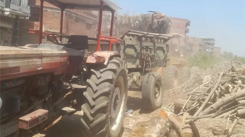 محافظ الغربية يوجه برفع نواتج التطهير بالسنطة خلال جولته لدعم القرى المنتجة
