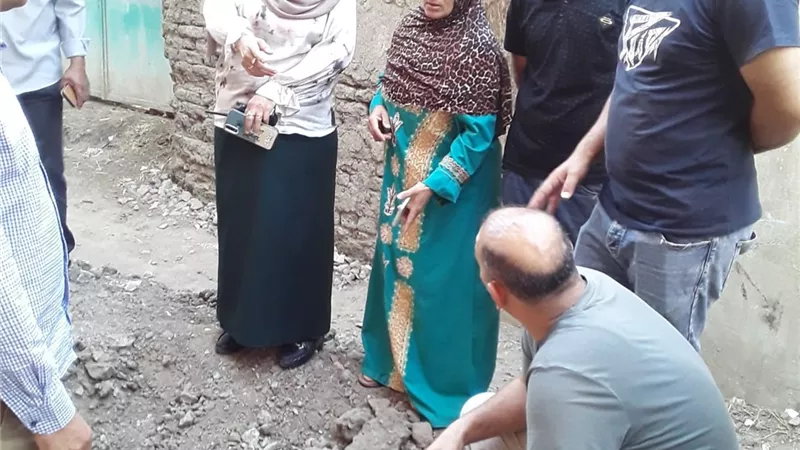 محافظ الغربية يُنهي شكوى مواطنة بقرية سملّا بقطور ويوجّه بتعديل خط الصرف 