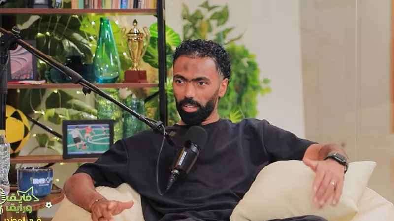 حسين الشحات: أول ما بصحى بكلم والدتي.. وكنت طفل شقي والمدرسة بالنسبالي تفاريح