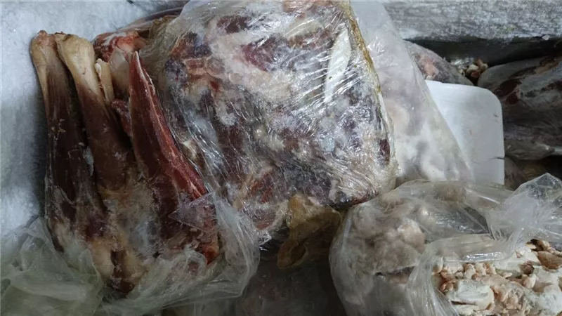 ضبط نصف طن دقيق قبل بيعه بالسوق السوداء ولحوم ودواجن منتهية الصلاحية بالمنوفية
