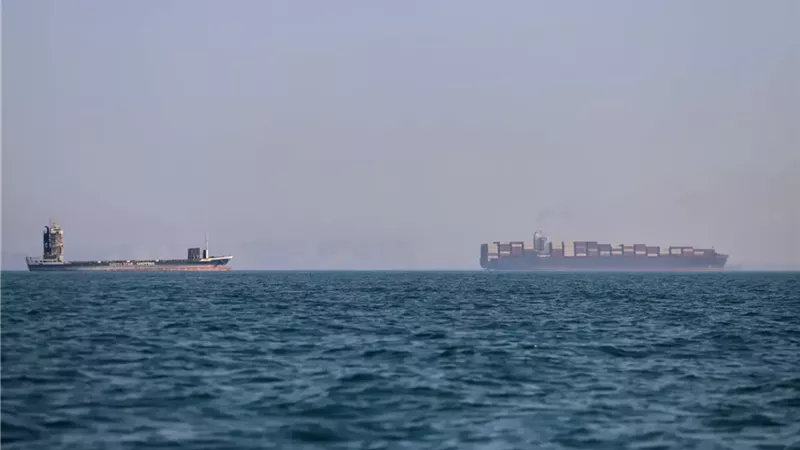 هرمز يعود للحركة.. أولى ناقلات الغاز والنفط تعبر بعد تفاهم أمريكا وإيران