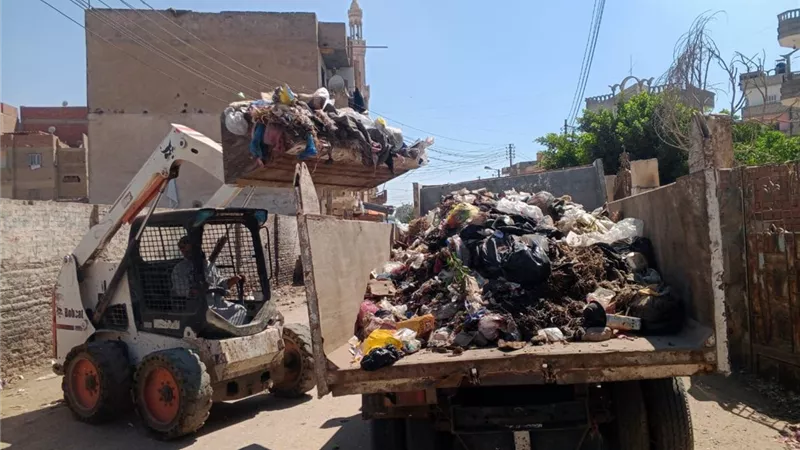  محافظ الغربية يتابع جهود إزالة بؤر القمامة التاريخية ورفع 520 طن