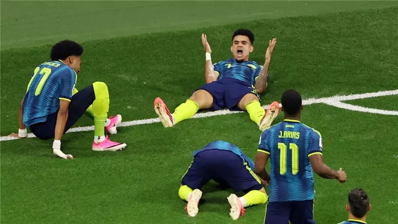 كولومبيا تفرض عضلاتها على أوزبكستان بثلاثية في كأس العالم