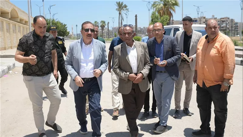 محافظ بورسعيد يبحث المقترحات الجديدة لزيادة المساحات المخصصة للجبانات