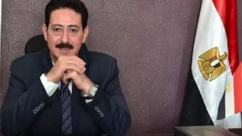 محافظ الشرقية يؤدي صلاة الجنازة ويقدم العزاء في وفاة الدكتور نور هاشم