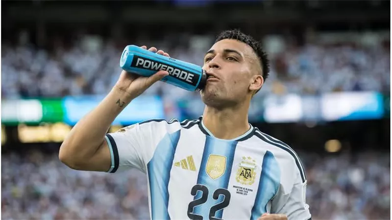  الـ “كولينج بريك يثير الجدل في كأس العالم.. جنة المدربين واحتجاجات للاعبين