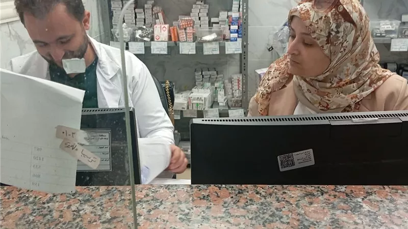 فريق الصيدلة بالرعاية الصحية بالسويس يواصل جولاته لضمان توافر الأدوية