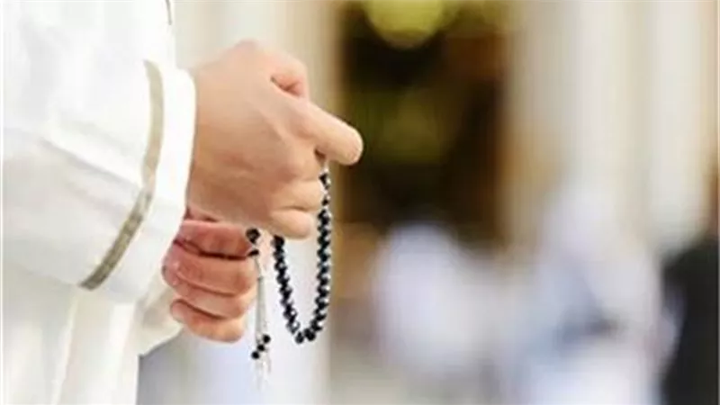 حكم التسبيح أثناء خطبة الجمعة.. الدكتور عطية لاشين يوضح