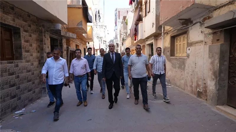 محافظ أسيوط يفاجئ مخابز شرق وغرب المدينة.. وتحرير 3 محاضر  
