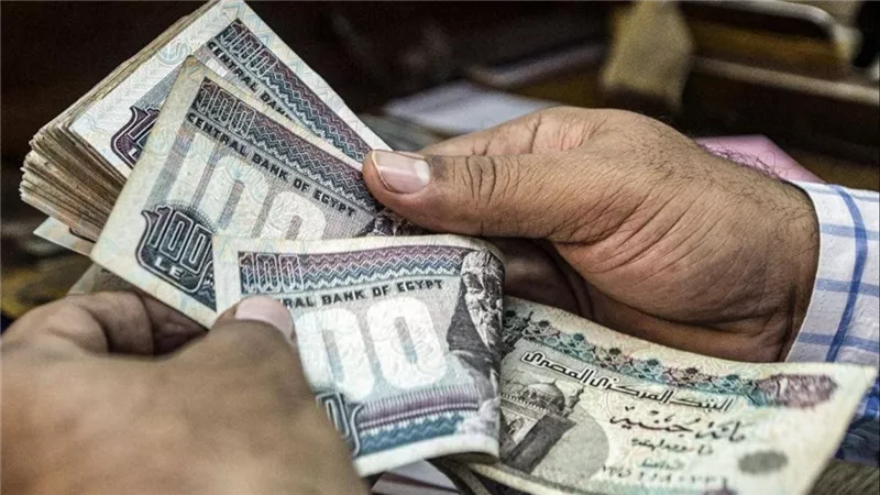 الجنيه المصري يواصل التعافي أمام الدولار مدعوم بتحسن السيولة وزيادة الاحتياطي