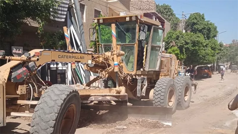 محافظ أسيوط: استمرار أعمال تسوية وتمهيد الطرق بقرية نزلة عبد اللاه بمركز ديروط
