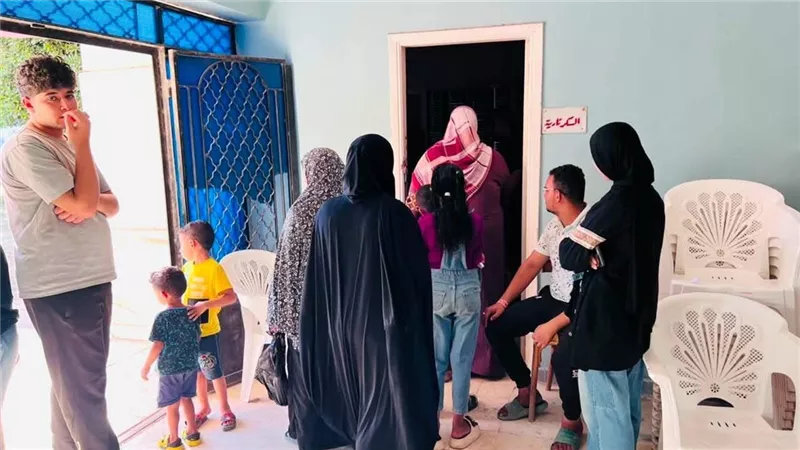 الكشف على 245 مواطنًا وتحويل 87 حالة للجراحة بقافلة العيون المجانية بالواصفية