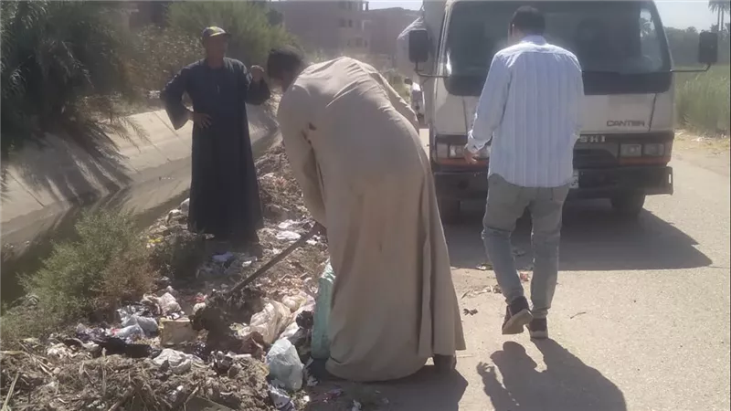 تنفيذًا لتوجيهات محافظ قنا.. رفع 435 طنًّا من المخلفات لتكثيف جهود النظافة