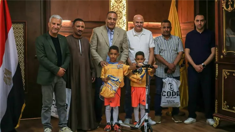 بعد تبرعهما بمدخراتهما للنادي.. الإسماعيلي يكرم طفلين من عشاق الدراويش