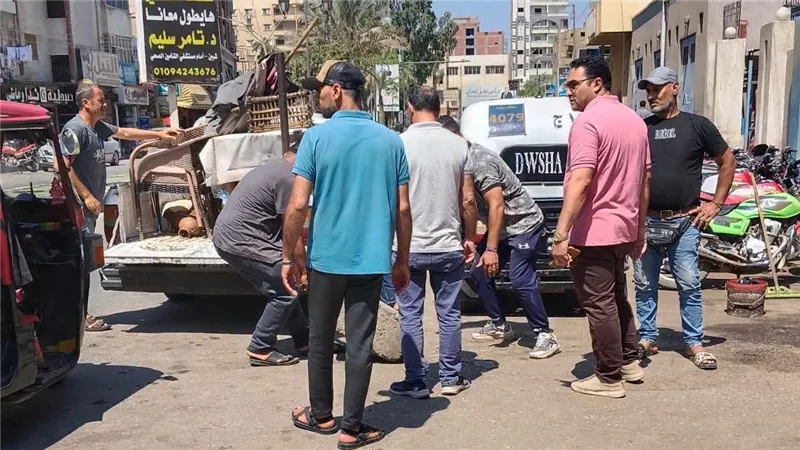رفع الإشغالات ومصادرة المضبوطات من أمام مستشفي شبين الكوم بالمنوفية