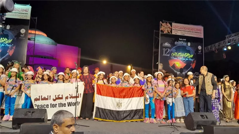 بحضور جماهيري كبير وبهجة عارمة.. افتتاح المهرجان الدولي للطبول والفنون التراثي