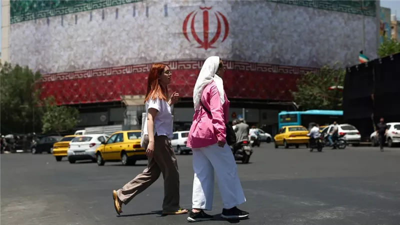 6 مليارات دولار.. تحرك أمريكي قطري يسمح لإيران بشراء سلع إنسانية