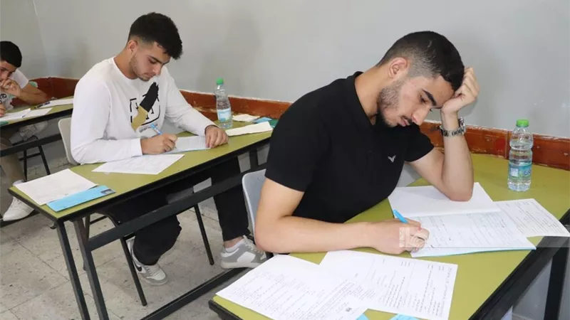 920 ألف طالب يؤدون امتحاني الفيزياء والتاريخ اليوم.. وتشديدات لمنع الغش|فيديو