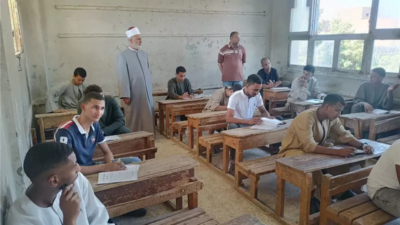في أسبوعها الثالث.. طلاب القسم العلمي يؤدون امتحان الكيمياء     