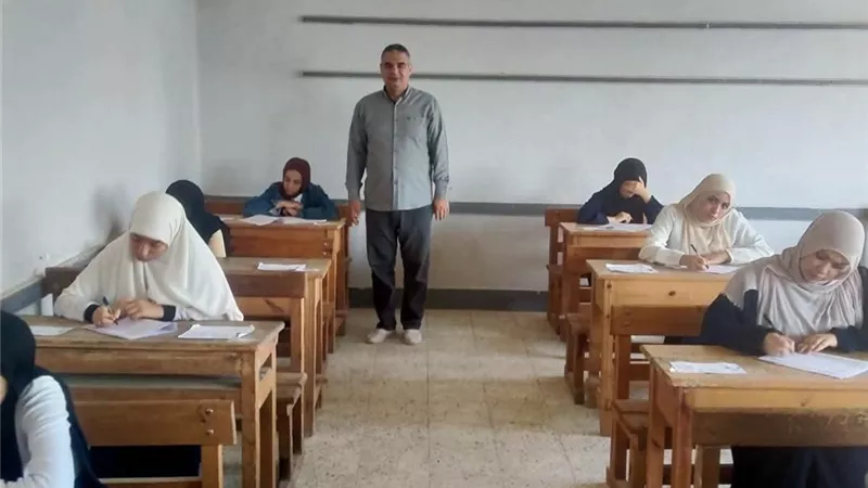 مدير عام التدريب التربوي يجري متابعة ميدانية لامتحانات الأزهرية بالسويس 