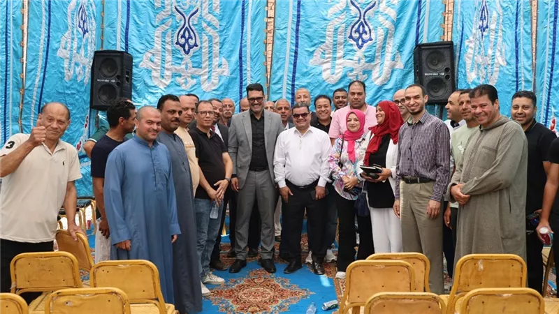 رئيس مياه القليوبية يلتقي أهالي أرض الوزير بالخانكة لبحث توصيل خدمة الصرف