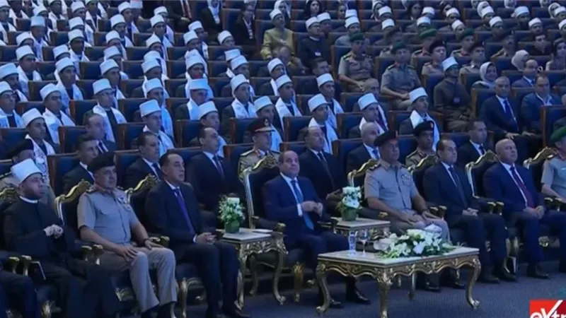 بث مباشر.. الرئيس السيسي يشهد حفل تخرج الدورة رقم (٣) لأئمة وزارة الأوقاف
