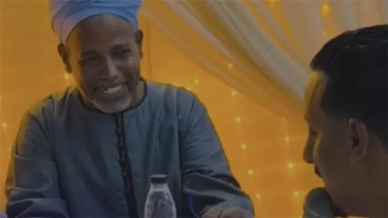 أول ظهور لوالد عروس الـ500 جنيه.. لنيوزروم: 