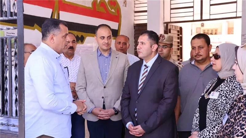 محافظ دمياط يرفع درجة الاستعداد القصوى ويتفقد لجان الثانوية العامة 