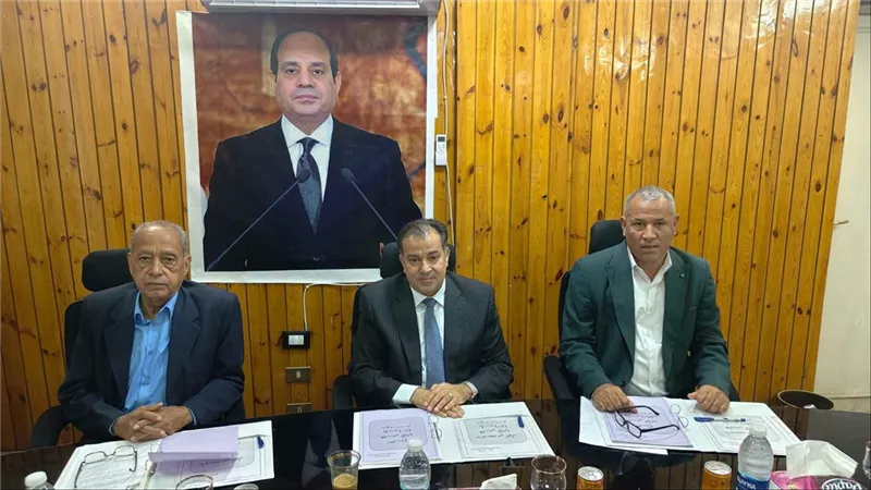 رئيس جامعة قنا يشهد اجتماع مجلس إدارة المعهد العالي للخدمة الاجتماعية 