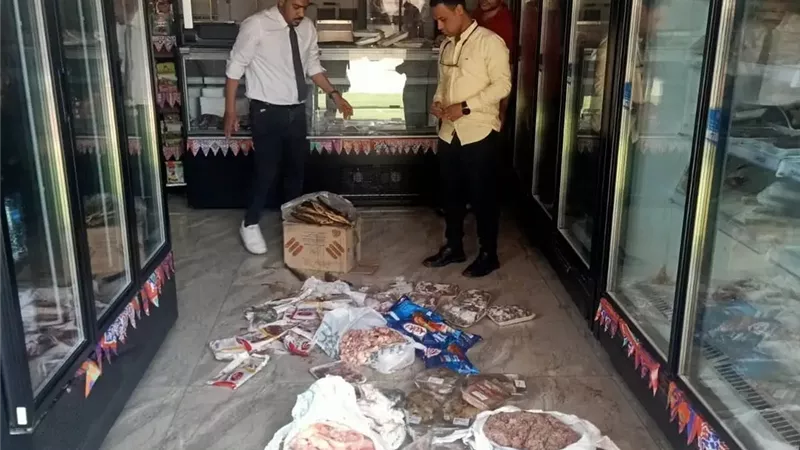 ضبط وإعدام 310 كجم من اللحوم منتهية الصلاحية بأحد المطاعم بإدفو