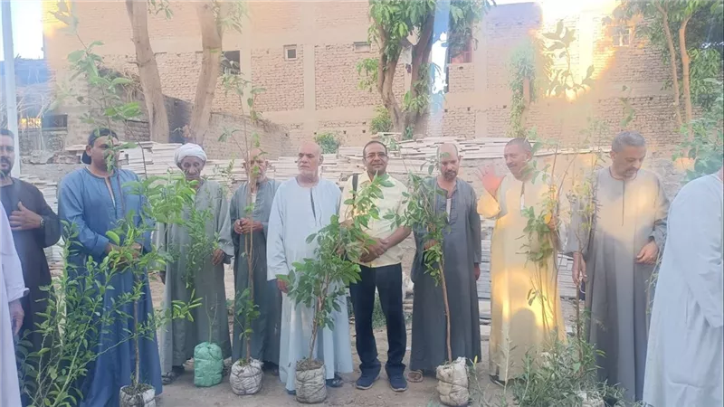 شؤون البيئة بقنا تواصل جهودها لنشر ثقافة التشجير والحفاظ على البيئة