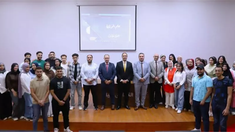 عمرو عثمان يجري حوارًا مفتوحًا مع الطلاب ويستعرض أساليب علم الوقاية