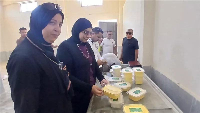 ضربة موجعة للمنشآت المخالفة بحي فيصل.. غلق مصنع حلويات وضبط زبد وسمن فاسد 