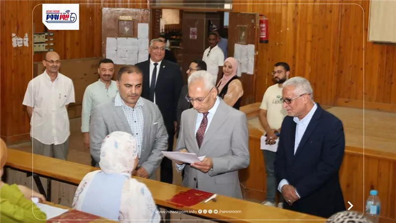 رئيس جامعة المنيا يتابع امتحانات التربية الفنية ويشدد على إعلان النتائج قريبًا