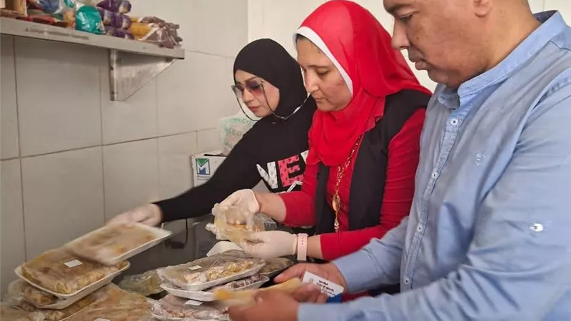 ضبط 142.5 كيلو لحوم ودواجن وأسماك غير صالحة للاستهلاك في حملات بالسويس