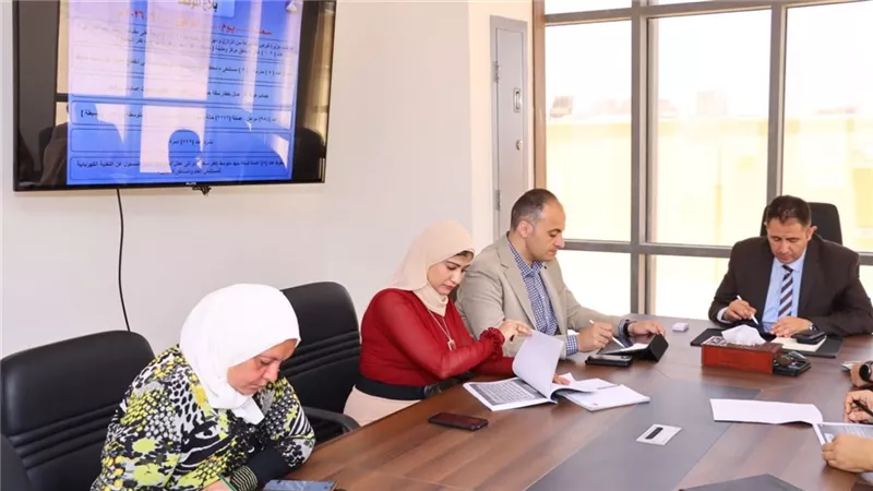 محافظ دمياط يرأس اجتماعا لمناقشة ملفات العمل وآليات إدارة الأزمات 