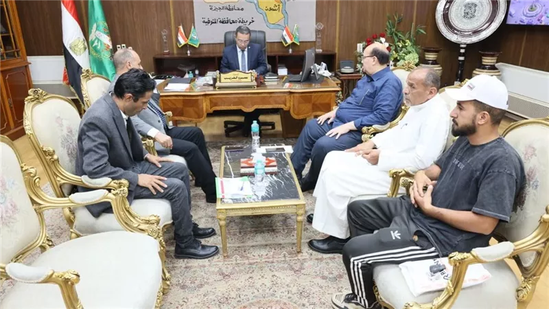محافظ المنوفية يلتقي بأهالي وعمد عدد من قرى قويسنا وشبين الكوم لبحث مطالبهم