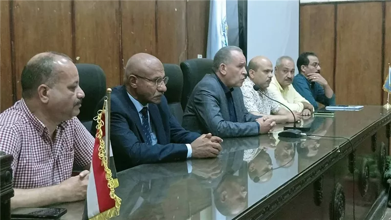 تعليم أسيوط يستعد لامتحانات الثانوية العامة باجتماع موسع لرؤساء اللجان