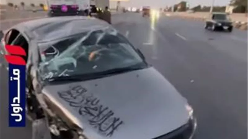 مواطن يوثق تلفيات سيارته بعد تعرضها لحادث ويعبر عن حزنه