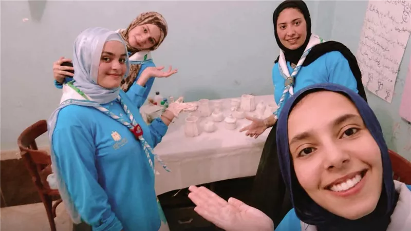 جوالات بني زيد يصنعن تحفًا فنية ويحوّلن الهواية إلى مشروع مربح